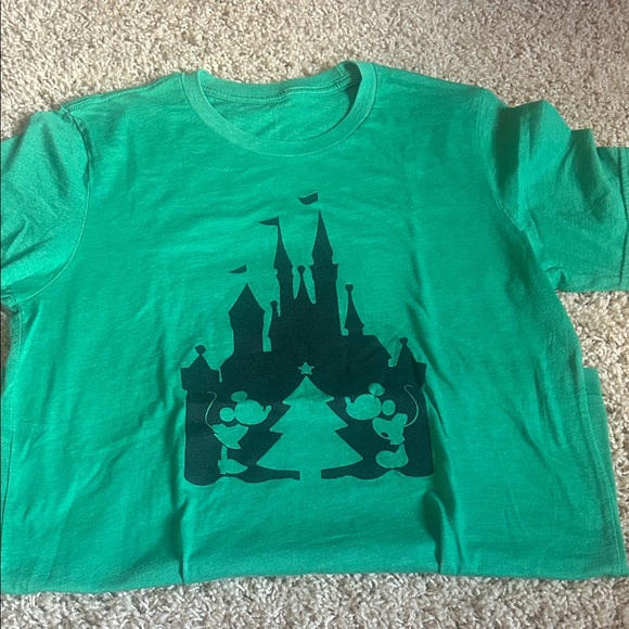 Green Castle Graphic tee - Picture 1 of 1